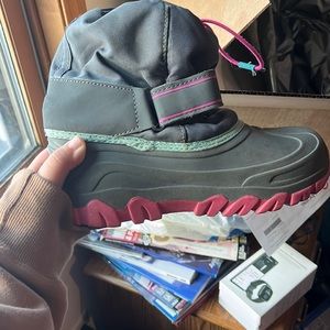 Size 3 thermolite snow boots. Pink Teal and Grey! Adjustable ankle!
